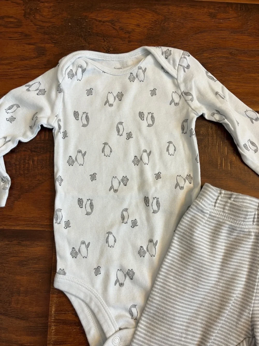 ⭐️⭐️ PICK 5 / $20 Long-Sleeve Penguin Print One-Piece and Pants Set 6M